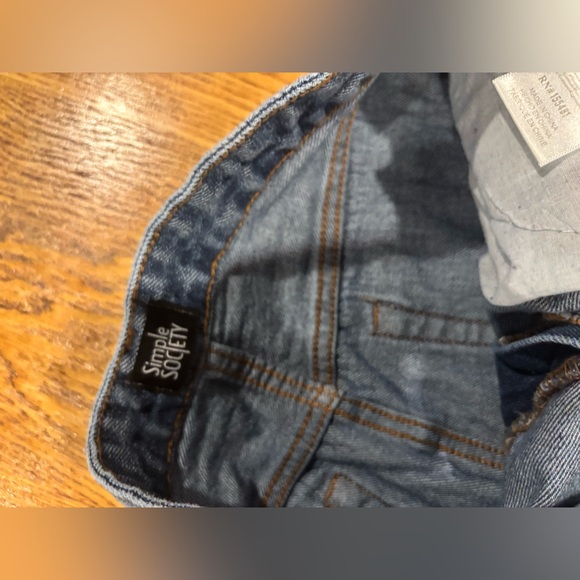 Simple Society Super High Rise Baggy Med Wash Mom Jean - 9/30 - Picture 5 of 6